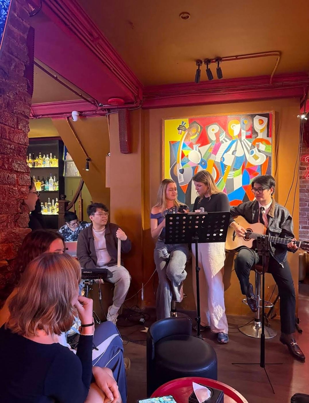 Buổi diễn gần gũi tại Thoáng Acoustic